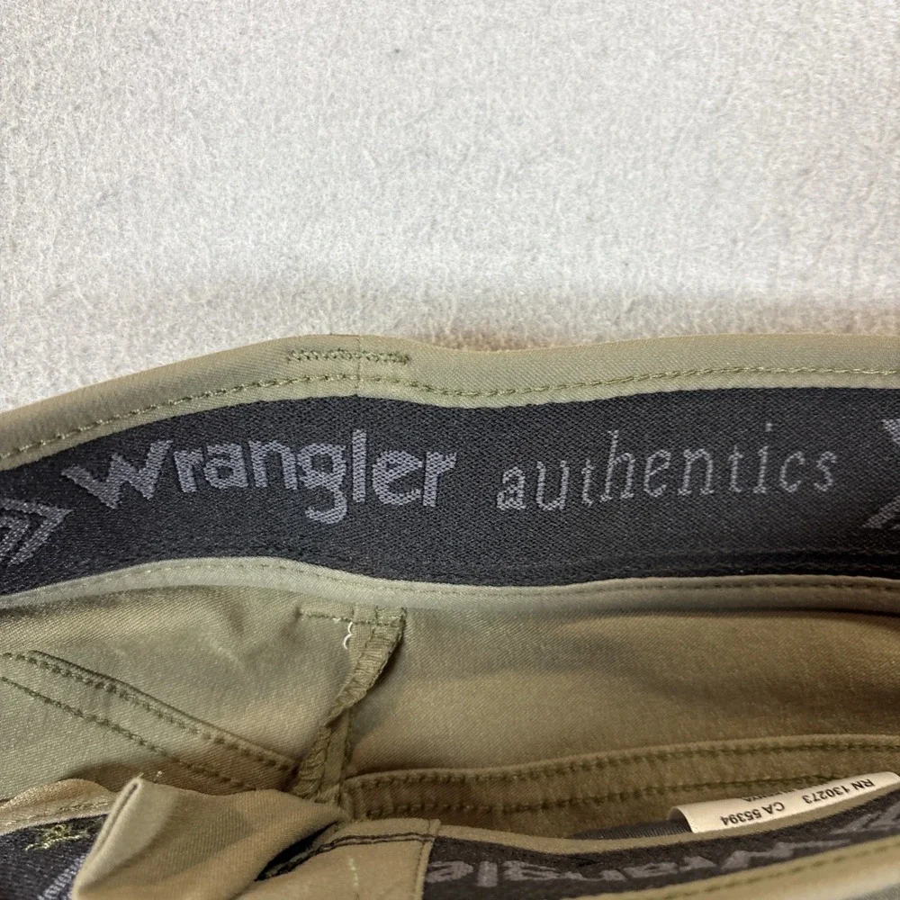 Wrangler Authentics Performance‎ Utility Shorts Mens 30 Olive Techwear EUC